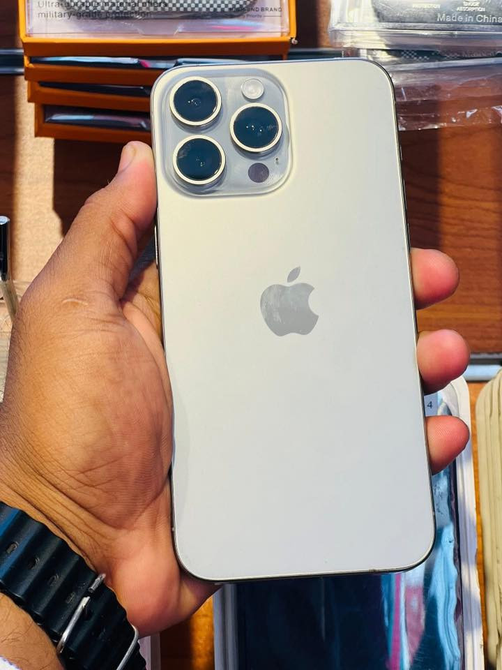 السلام عليكم 

بيع فقط فقط 

ايفون 15 برو ماكس 

بطاريه 90

ذاكره 256

وتربروف 

دبل خط 

نسخهCH

ملحقات كرتونه +كيبل 

السعر 1100

للتواصل.   ***********
