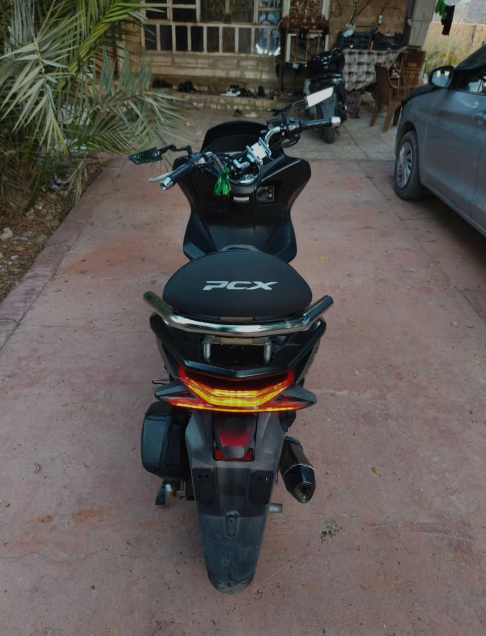 سلام عليكم 
Pcx  جيل الثالث
 كفاله عامه مال جناي دهن امزويل بانزين كله محسن بيهه صالنصه رياضي والبلادية موجوده  دراجه تتعب تكول جديده معدل 120 شرط
مسويله ادامه كامله تخم تاير 
رايده ب12 وبيه مجال بسيط
مكاني مدينة الصدر رقم ***********
