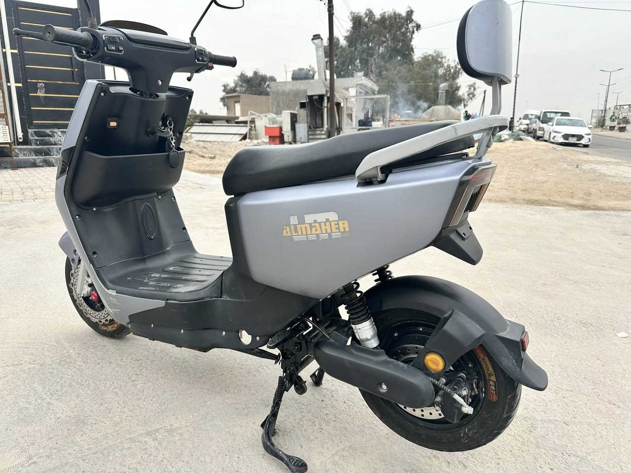 للبيع دراجه شحن نوع سكنس
بطاريات عدد ٦جدد قبل يومين شديتهن 
كهربائيات كلهة شغالغ بلادية على وضع الشركه 
نضام بارك وقوف تلقائي سويج عدد ٢
بصمه تشغيل عن بعد عدد ٢
شاحنه بلاديه مال الشركه اصليه 
كتلوك الشركه موجود 
السعر ٥٧٥ وبيه مجال 
عنوان ابو غريب قرب مجمع الزيتون السكني 
الهاتف  ***********
