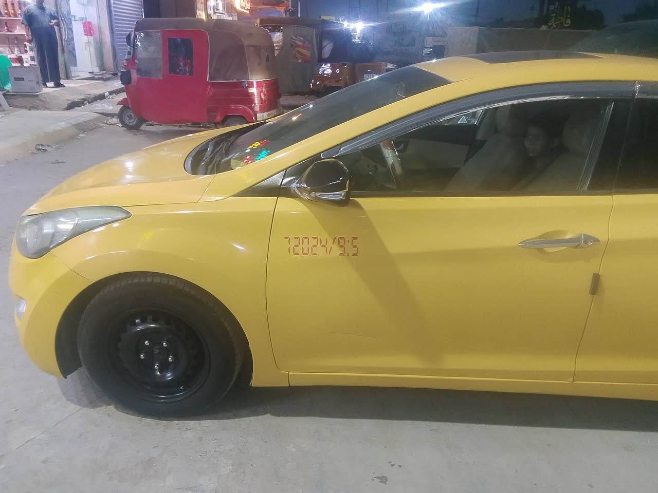 السلام عليكم النترة للبيع رقم بغداد مديل 2012 السيارة حلوة بيه ضربه بل جنطه ومصلحه تخم تخم ابلكات ونوزلات فيت بم جدد مكينه وكير مكفولات منضومه غاز رقم بغداد دولي بسمي علوني بغداد يم مرور الحسينيه السعر92وبيه مجال قليل ***********
