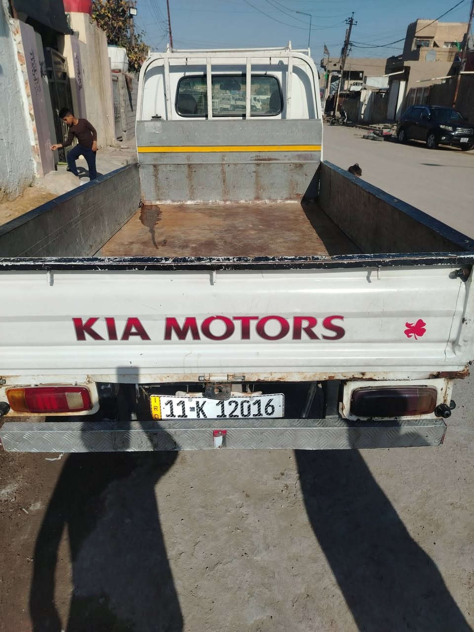 سلام عليكم لبيع كيا ام عيون مديل 2001رقم بغداد تحويل مباشر مشروع وطني سنوية جديده شاصي كير محرك مكفولات سياره جاهزه من كل شي مكان بغداد مكلف بنشر ***********
