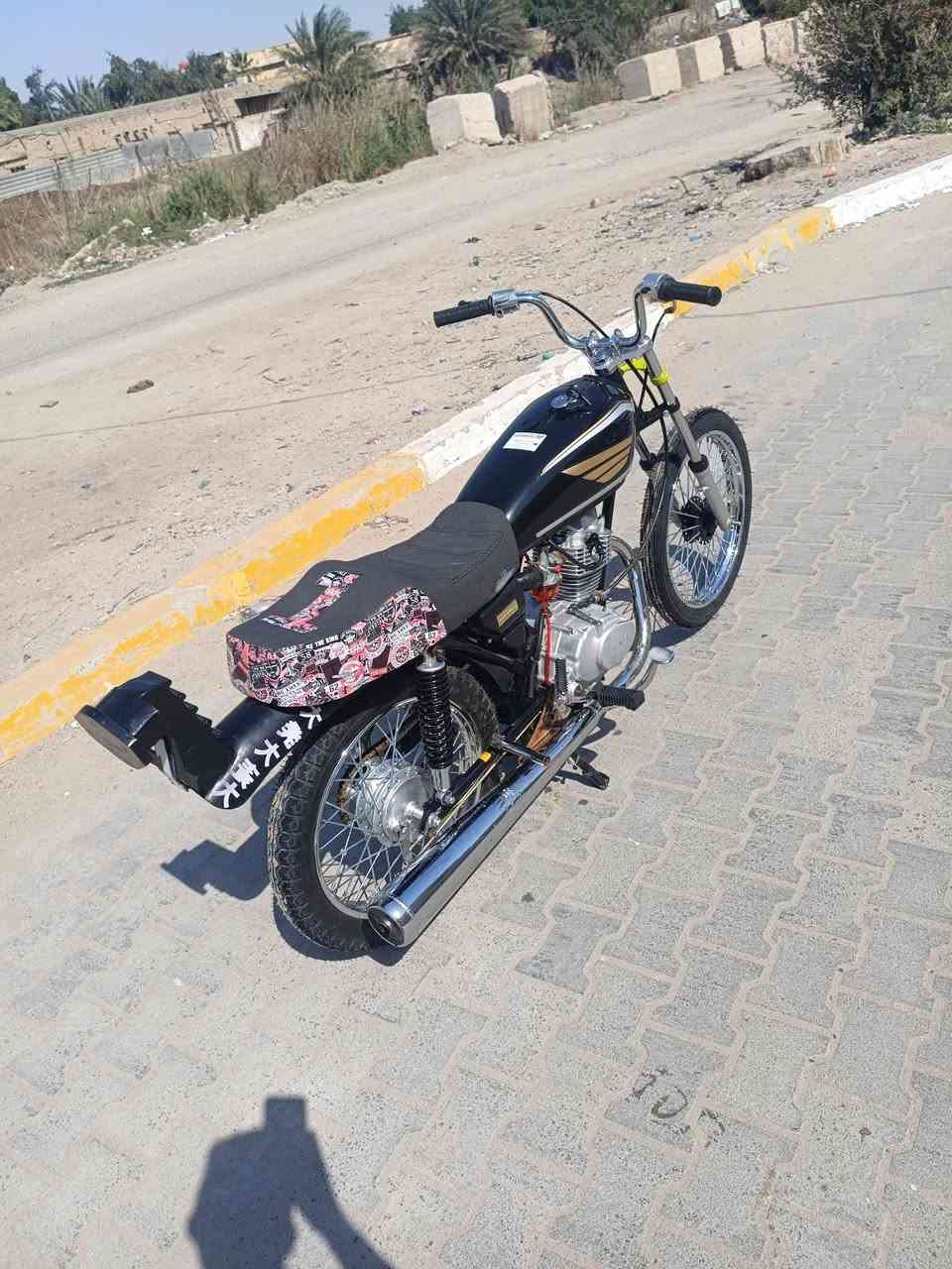 سلام عليكم دراجه نامه شلامجه توني معمرة للبيع بدون سيبايه مكان بصره
***********
