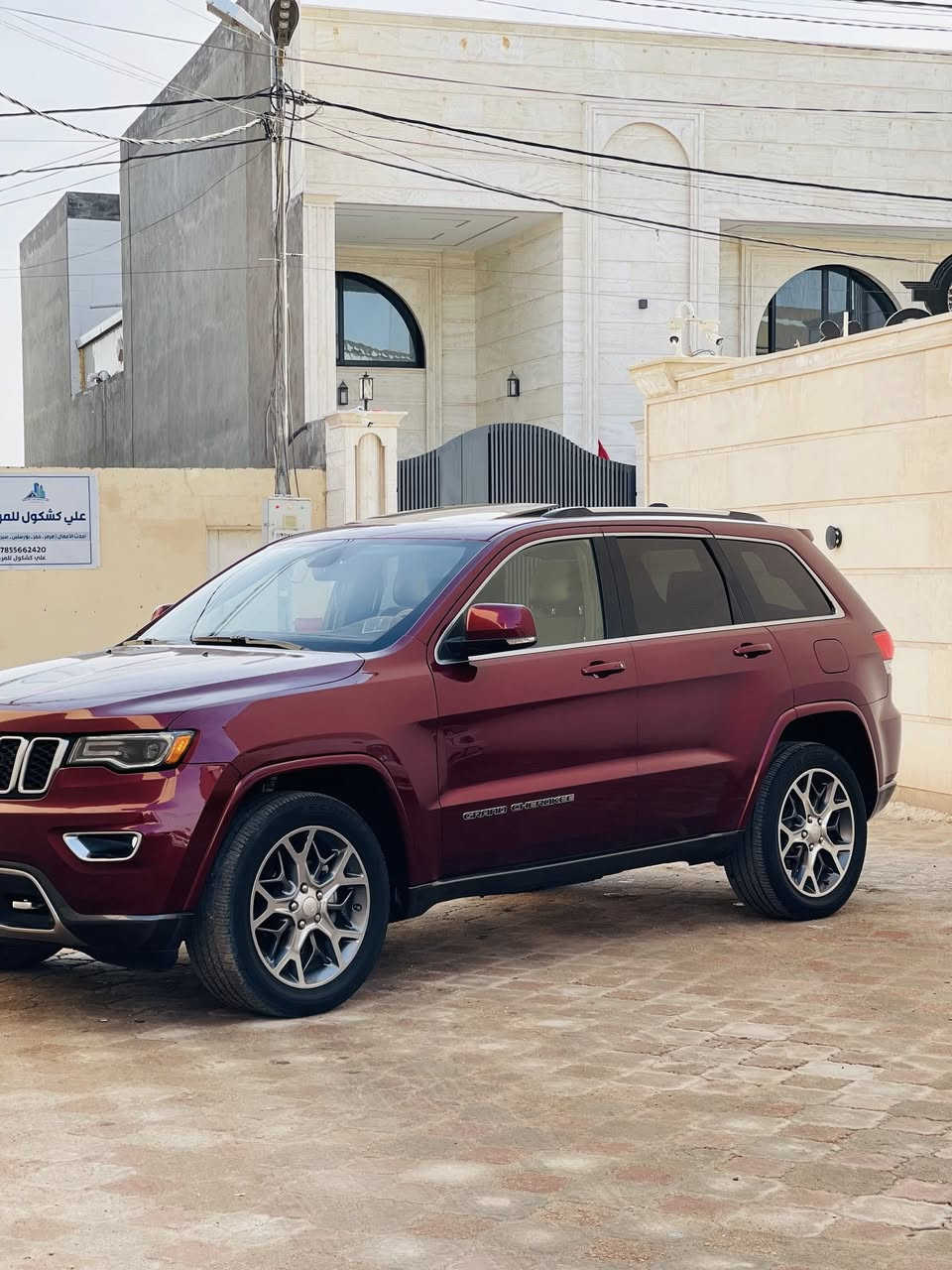 السعر 233 وبالعافيه ع ياخذه بدون دواخل بدووون ايرباك حادث  جداً خفيف صور حادث ضمن منشور بيه قطعتين جاملغ + بنيد 
جيب 2018 لمتدد بلص فول الفول فئة خمسه وعشرينيه احتفالية ذكرى شركة جيب رقم بغداد باسمي اني المستورد مالته 
ماشيه 36 حاليا فقط ومن جبته من امريكا جانت ماشيه 13 
المواصفات 
محرك 6 سلندر 3600 برغي ممفتوح بي
بنوراما 
سستم صوت هارمن كاردن + دمام صندوق 
رادارات جانبيه + اماميه + خلفيه 
كشنات جلد كهرباء + تدفئة + تبريد 
ستيرن كهرباء + تدفئة 
كشن خزن ميموري ( كشن ذاكره ) 
فور ويل 
لايتات لد + زينون بلادي 
ويل حجم 20 مال اوفر لاند 
دشبول جلد خياط 
صندوق شفط كهرباء 
دبل كزوز 
شاشه كبيره حجم 8 انج 
عليه بوليش ونانو سيراميك 
ملاحضه اخوان : كير محرك تبريد حداديه كوله ع وضع شركة وشرط الفحص سياره جديده واحلا من صور حتى كتلوكات شركة موجودات وياها  وبالعافيه ع ياخذه 

بيع فقط واعتذر عن المراوس 
الشراي يتصل 
 *********** اتصال 
*********** وتساب
