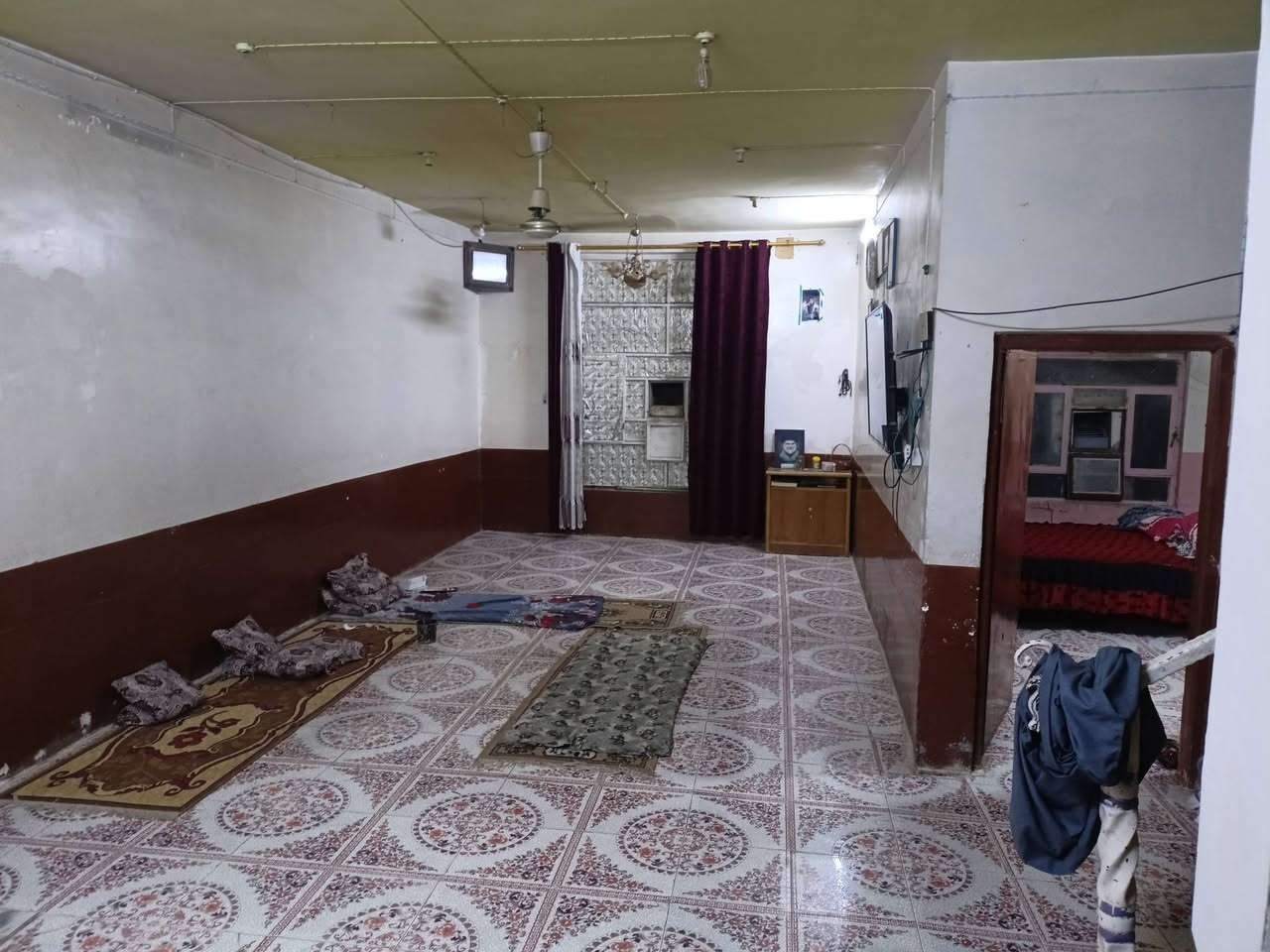 سلام عليكم 2000متر البيع اومراوس حسب القناعه بيه بيت 246تحت البناء كربلاء الحر السواده شارع مدرسة الحسام خدمات كامله سند 25تحويل بسم المشتري ***********(***********
