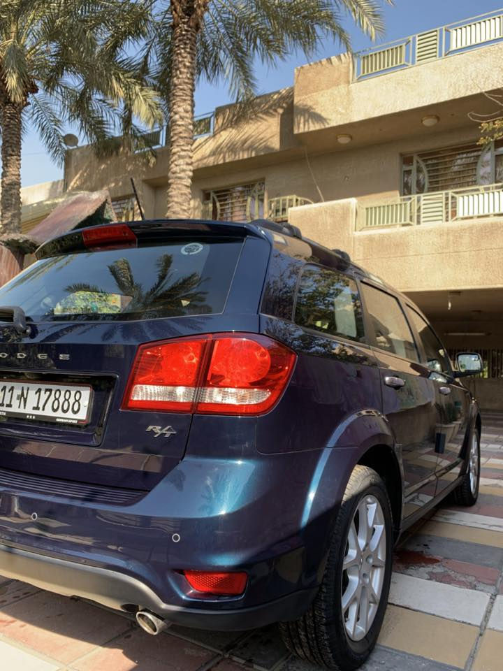 سلام عليكم دوج 7 راكب السياره فول موديل 2013 
3 قطع تبريد تحكم خلفي  شاشه وسط كشنات تدفئه تبريد السياره 6 سلندر Rt السياره خير من الله تاخذه ربع ما تصرف عليها مال بيت السياره كفاله عامه تحويل ثاني يوم  هسه يلا ماشيه بلـ خمسينات المكان بغداد قرب جامع النداء الرقم *********** متواجد واتساب
