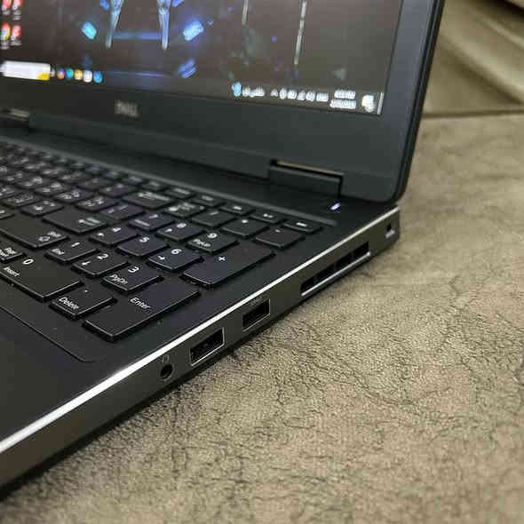 الأقوى والأسرع في فئة الديل (الوورك ستيشن) 🔥 

لابتوب Dell Precision 7530 مع #سيت_هدايا 🥳 

#معالج_قوي كور i7-8750H (الجيل الثامن) بأعلى فئة H المصممة للإلعاب والتصاميم 

رام 16 كيكا DDR4 

هارد 512 نوع SSD M2 (أسرع من SSD إللي هو أصلاً سريع)!!

#كارتين_شاشة

كارت شاشة داخلي  Intel UHD Graphics 630 حجم 8 كيكا 

كارت شاشة #خارجي قوي NVIDIA Radeon Pro WX 4150 حجم 4 كيكا  

مجموع كروت الشاشة 12 كيكا (يشغلك كافة الألعاب والبرامج)

شاشة كبيرة 15.6 Full HD (بيها تشبع لوني قوي)

#السعر 550 ألف مع #سيت_هدايا (حقيبة + ماوس + ماوس باد + هدفون + ستاند تلفون)

#ملاحظة: ضمان إسبوع إستبدال فوري + اللابتوب يوصلك منصب عليه الأوفيس و برامج مونتاج و هندسة، بالإضافة لبرامج الكيم لوب الخاص بالألعاب + يوصلك مع الهدايا مغلف داخل بوكس بكل عنايه وأناقة 🎁

بغداد شارع فلسطين (توصيل #مجاني بكل العراق)

*********** (موجود واتساب)

صور حقيقية مع الملحقات و الهدايا 👇
