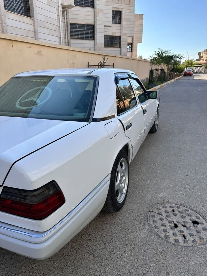 السلام عليكم مارسدس دب للبيع 

E-class 
موديل السيارة 1991
رقمهة سليمانية الدولي شرط ثاني يوم احولك 
السيارة جديدة بمعنة الكلمة الصورة ضالمتهة داخل خارج بلادي بيهة قطعة صبغ جاملق خلفي 
السيارة باسمي 
محركهة 3000 vvt-i مال ملكة 2jz 
تبريد تدفئة كلة شغال 
السلات روف طكتين داخل السيارة جديد بلادي 
حدادية جديدة كلهة السيارة كاملة على اخر حباية 
قواعد دبل بلاد لا لحيم لا فطر 
كير ومحرك بشرط تفتح قبق المحرك بعدة بوضع الشركة  
اريل كهرباء وسائد هوائية خلفية كهرباء جام اربع بيبان كهرباء كلة شغال 
ترايك وين متريد 
سعر 88 وبيهة مجال 
مكان السيارة ديالى 
للاستفسار اكثر اتصال او واتساب 
***********
