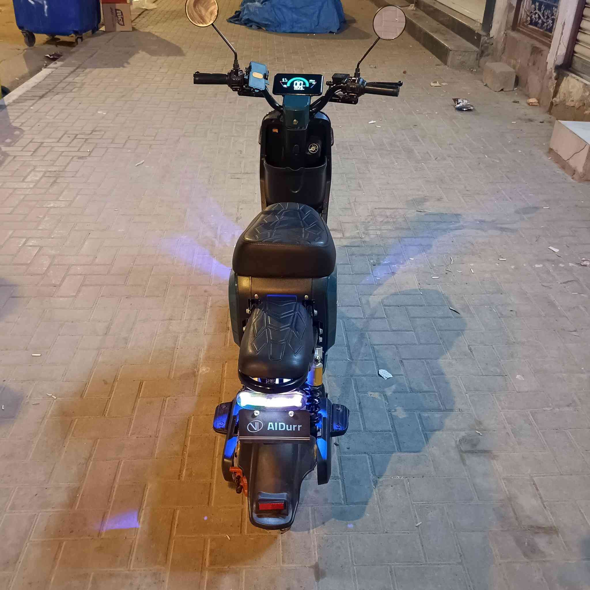 السلام عليكم دراجه للبيع شحن نظافه فول وتشوف بعينك دراجه كل شي ما ناقصها كل شي شغال طفار صندوق قفار ستيره الشاير قلوب الي وناصي ولايه الوان تجي وتفحص وبريك ورا وقدام كل شيء شغال بطاريات الكبار 32 دراجه ما ناقصها اي شيء والسعر475 وبيه مجال والرقم تصال***********
