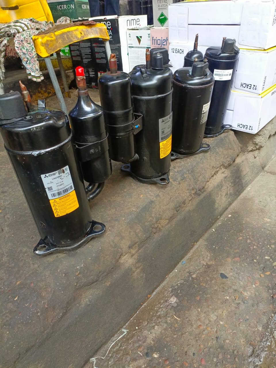 تتوفر جميع الادوات الاحتياطية
ل اجهزة التبريد البالة الاوربي
كمبريسر سبلت طن ونص 
كمبريسر سبلت 2 طن 
كمبريسر سبلت 3 طن 
وماطورات ثلاجه ومجمده 
مع ضمان + توصيل مجاني 
***********
