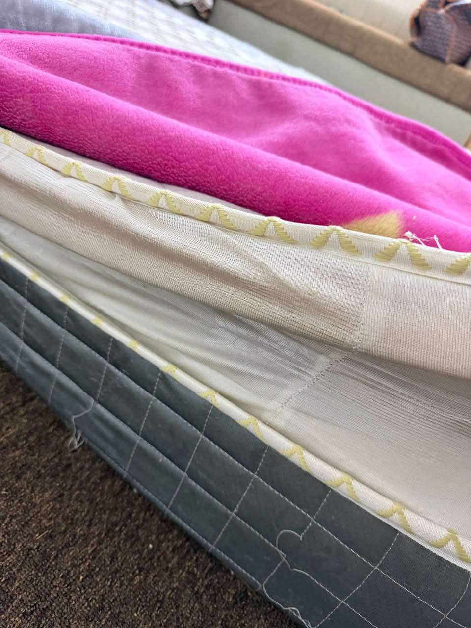 دوشك جربايه طبي 3 طبقات + يحتوي على طبقة طبيه مريحة للظهر قوي جداً جداً اسفنج عالي جداً مينزل ابد ابد 
مكانه ناصريه سومر مكلفه بالنشر الشراي يراسلني ناصرية, ذي قار


**إذا كنت صاحب هذا الإعلان وتريد حذفه لأي سبب، رجاءا أرسل رسالة إلى الدعم الفني**