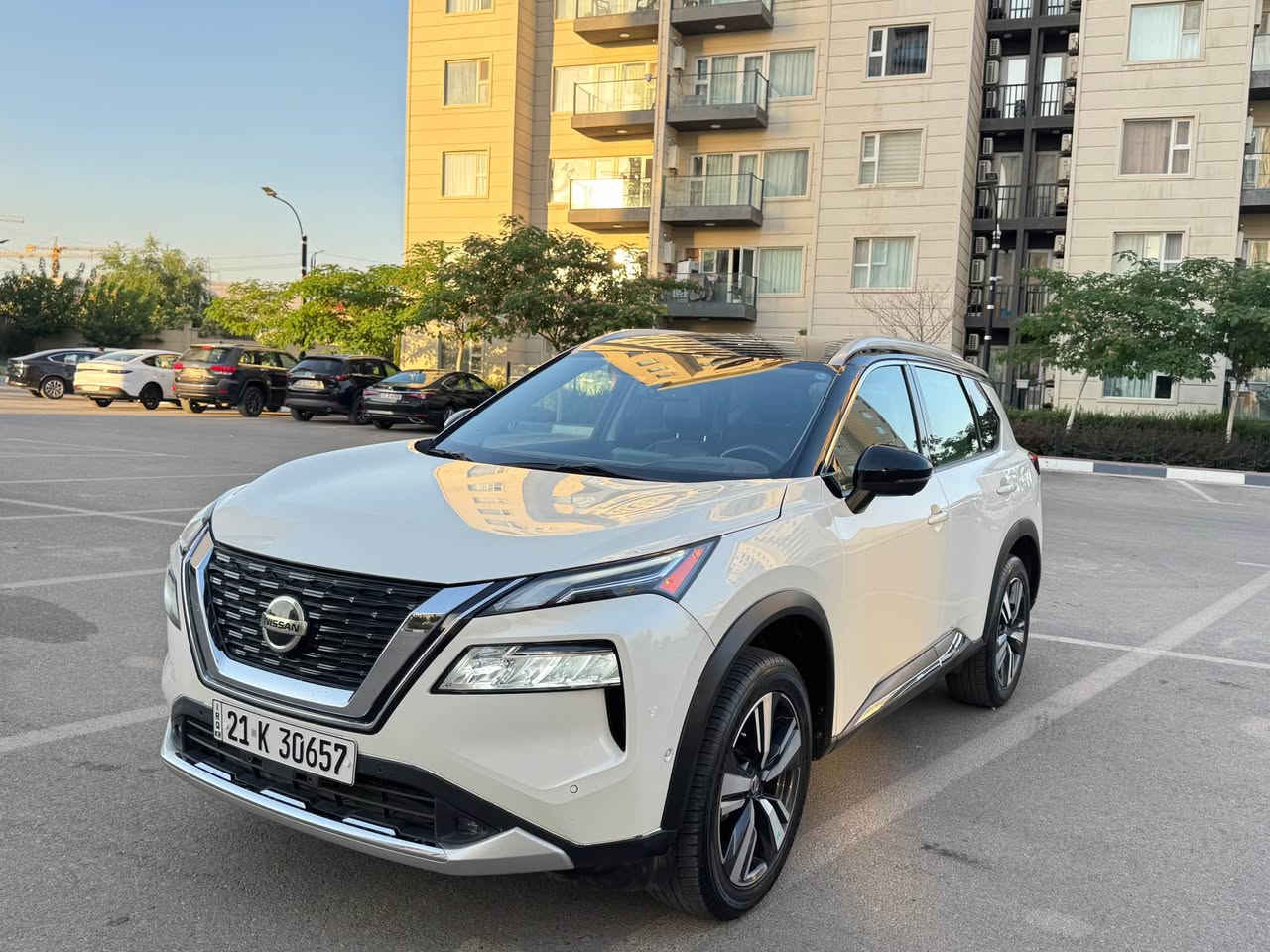 بە ناوی خوای گەورە
تاقانەی هەموو عێڕاق 
چوار بستۆن مەکینە 2.5 مەڕغووب
شتی لۆک و دانسقە و تایبەت
نیسان ڕۆگ ئێکستڕاڵ 2021 یابانی ئەسڵ مواسەفات پلاتینیۆم لەمە فوولتری نییە هەرچی مواسەفات هەیە تیایەتی
بێ بۆیاخ بێ سارد بێ شوخت بێ پارچە گۆڕاو سۆنەر و ڕەسمی دەعمم داناوە
هەموو گیانی لە سەر دەقی شەریکە ماوەتەوە
تەنها 40 هەزار ڕۆشتووە
مواسەفاتی ناو ڕەش  و قاوەیی هەردوو کوشن کارەبا کوشن خەزن کوشن جڵد کوشنەکانی گەرمن کوشنی پێش  دوا مەکبەرە Bose
گێچ ئەلیکترۆنی شاشە گەورە ڕاداری 360 پێنج کامێرا کامێرای 360 ئۆتۆ ستۆپ خەتی جادە سێ مۆدی لێخوڕین نۆڕماڵ سپۆرت ئیکۆ پەردە سنووق جەک و سنووق بە قاچ ئەکرێتەوە سەقف پانۆڕاما توڵی سەقف ئاوێنەکانی ڕەش و ئیشارەت سوکان هیتەر داتاشۆ حاسەی پێش و دوا  بلاجیکتۆر پێش و دوای لیدە لیدی درگا ئۆتۆ هۆڵد برێک بەسمە تەبرید مەرکەزی و ویل کەپ ئاوێنەی دژە فوول ناو فۆڕمیکای ڕەش مۆبایل چارج بەسمە هەر چوار درگای بەسمە ئاوێنەکانی لە گەڵ بەگا ناوچەی کوێر پیشان ئەیات دواوەی vip سپێری دانەبەزیوە
سەنەوی و ڕەقەمی تازەیە تا وەکو 2028 دینارێ مەسرووفی نییە 
شوێن سلێمانی
*********** السليمانية, العراق
