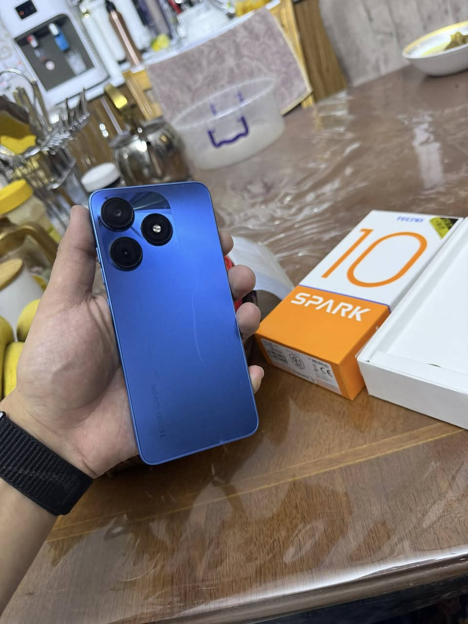 السلام عليكم
تكنو سبارك ١٠ نضيف جداً فقط بي شخط بالضهر خفيف مبين بالصوره ذاكره ١٢٨ عشوائيه ٨ السعر ٧٥ الف نهايته 
رقمي ***********
اخوان السعر نهائي ❤️❤️
