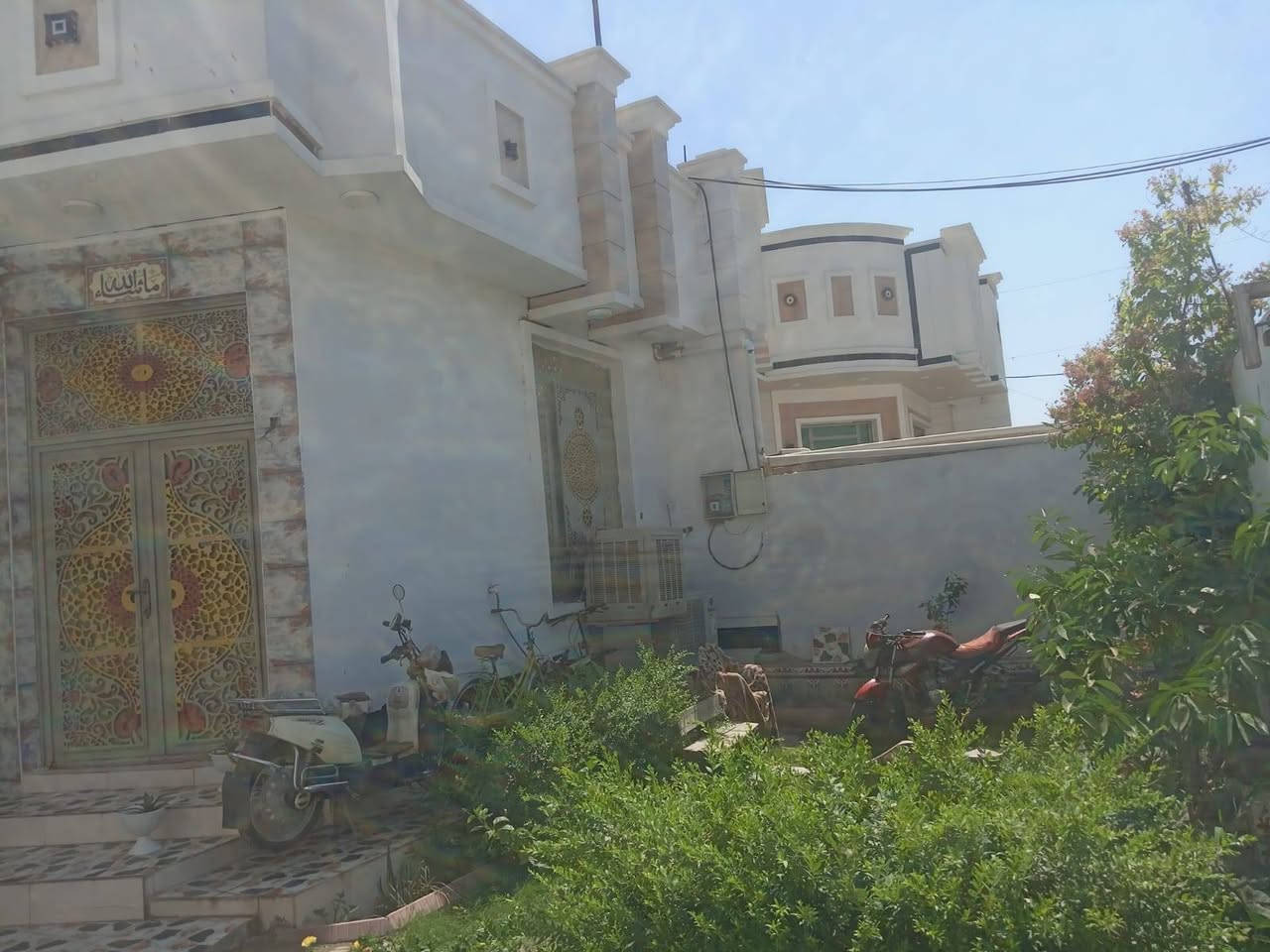 بيت للبيع ع شارع 40 قريب عن ماركت الهدهد
المساحة 300 م
الوجه 12.5م
النزال 25 م
يتكون البيت من غرفتين وصاله ومطبخ وديوانيه كامل من كل شي 
للاستفسار أكثر زيارة مكتبنا مكتب العبد 
شارع 40 مجاور مرطبات ادريم 
أو الاتصال...***********
