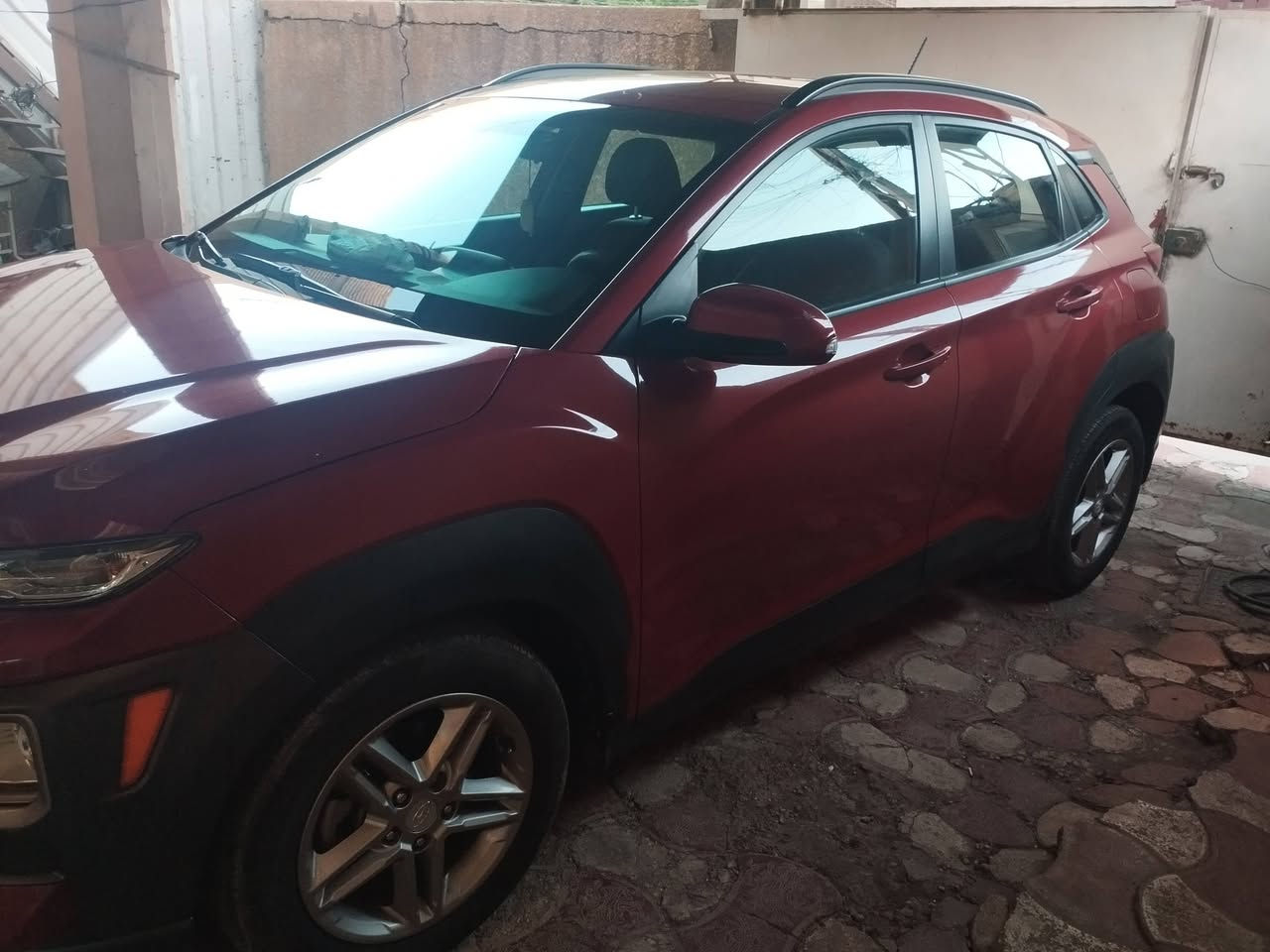 هونداي كونا ٢٠١٩ .مواصفات الكونا العاديه 
رقم بغداد باسمي اني مستوردهة على ايدي نظافه  سيارة بلادي حادثها فقط البنيد ومصلح نفسه هو ودعاميه بدون لغد بدون شاصي بدون ايرباك .على وضع الشركة فقط بلكات بدلت بيهة بالعراق مابيهة اي حادث ولله الحمد .عداد كيلو متر وليس مايل  لان وارد كندي المرغوب السيارة  مال جناي  محرك ٢٠٠٠دوتش . السعر ١٤٣$.التواصل عالرقم ***********
