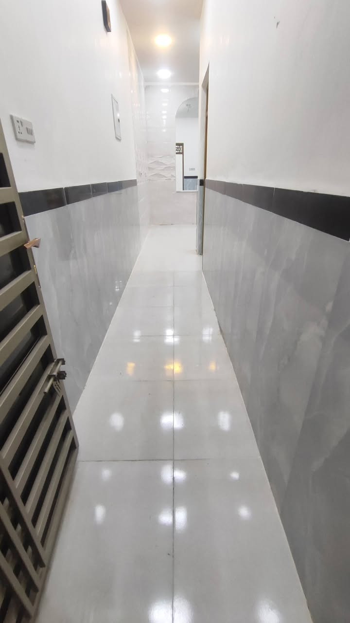 دار للبيع المساحه 100 متر بناء درجه اولى وحديث حي الشيشان الثانيه رقم الهاتف ***********
