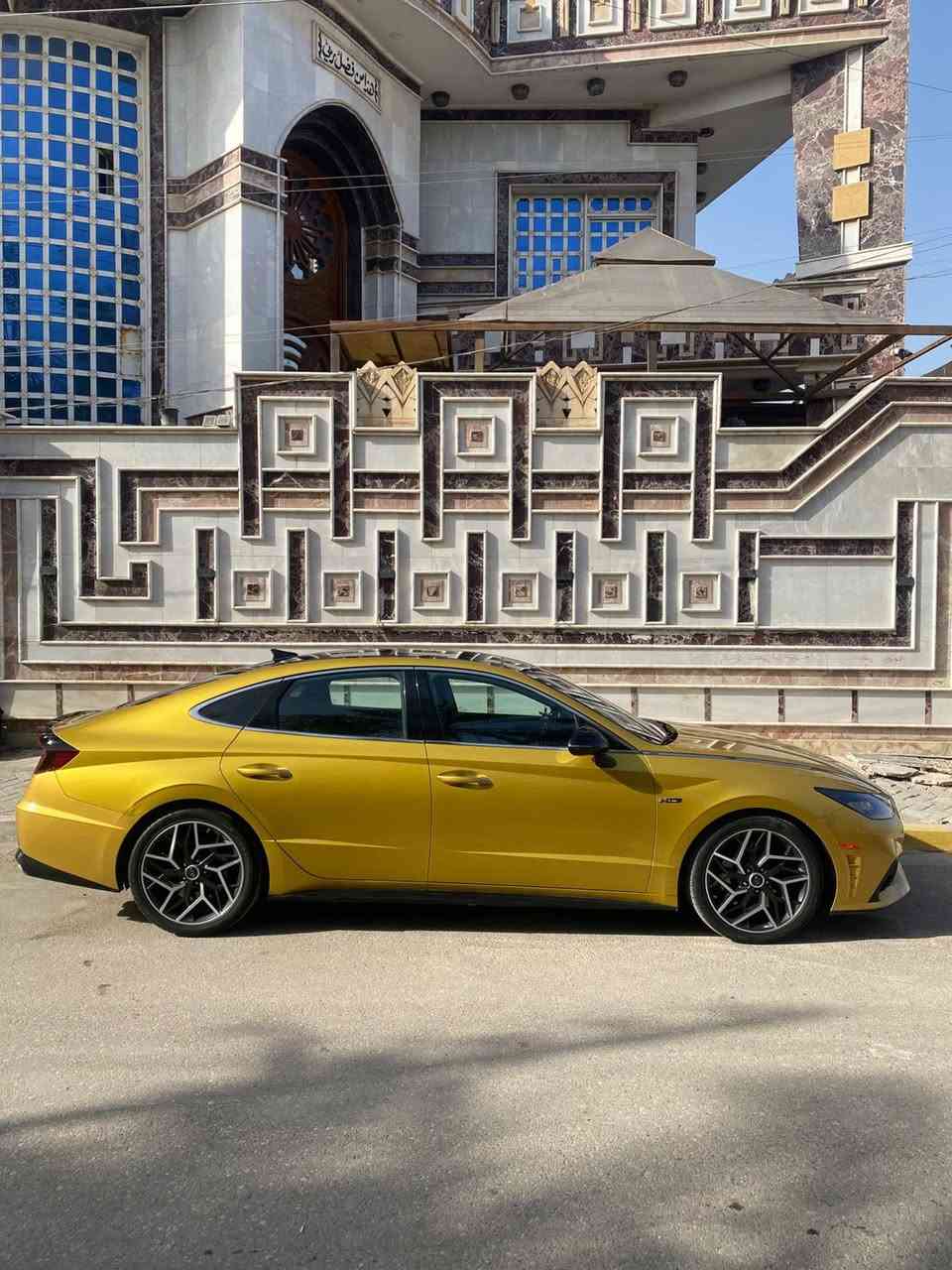 سلام عليكم سوناتا 2021 لون ذهبي 
كفاله السياره 
مكينه 2500تيربو 
بصمه تشغيل 
بصمه أبواب
تحكم استرين 
رادار امامي خلفي 
اشاير بل مري 
تحديد مسار 
ترحيب عن بعد 
قياده ذاتيه 
مثبت سرعه 
مانع انزلاق 
سايد بريك إلكتروني 
كشنات تدفئه
بانوراما 
سماعات bose 
جنطه ذكي 
لد خلفي امامي
شاشه كامره خلفيه 
نضام نزول منحدر 
شاحن وائر ليس
مكاني البصره حي الخليج 

‭0771 101 1675‬
