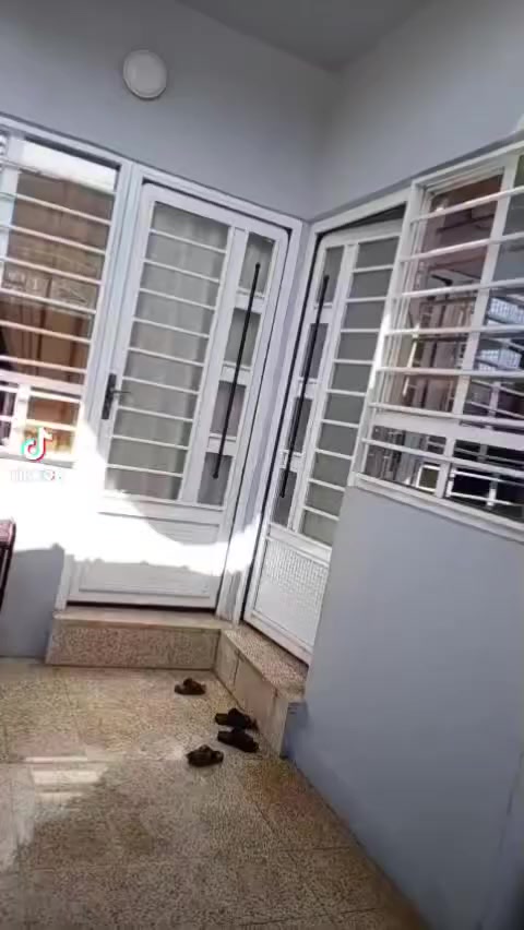 دار للبيع مساحه 100 متر طابق واحد واجهه 5ونص بيت فول بيكرت بلديه مشمول بلتمليك الستفسار مراسله الصفحه او التصال متوفر وتساب 
***********
***********
