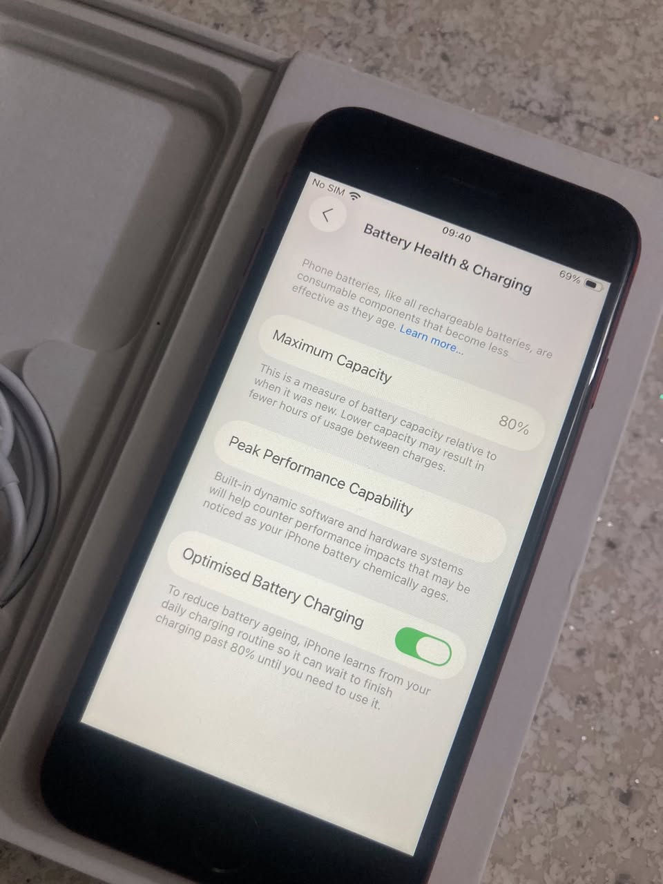 iPhone SE
احمر 
كامل ملحقات 
كارتونه اصليه مطابقه للجهاز 
كيبل اصلي 
استخدام نظيف بطاريه 80 
كامره 4k صوت ستيريو واضح وعالي 
iOS 26 اخر تحديث 
السعر 300 
مكاني شارع فلسطين 
رقمي ***********
يوجد توصيل
