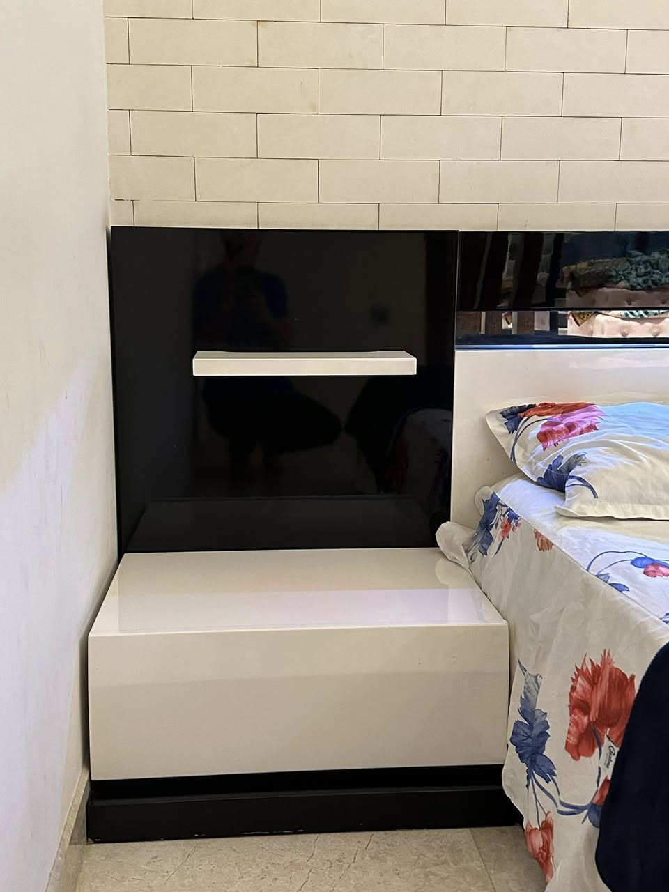 سلام عليكم ورحمة الله وبركاته. غرفة نوم تركية نظيفة جداً وقوية جداً للبيع السعر مليون ونص بغدا الحارثية ***********
