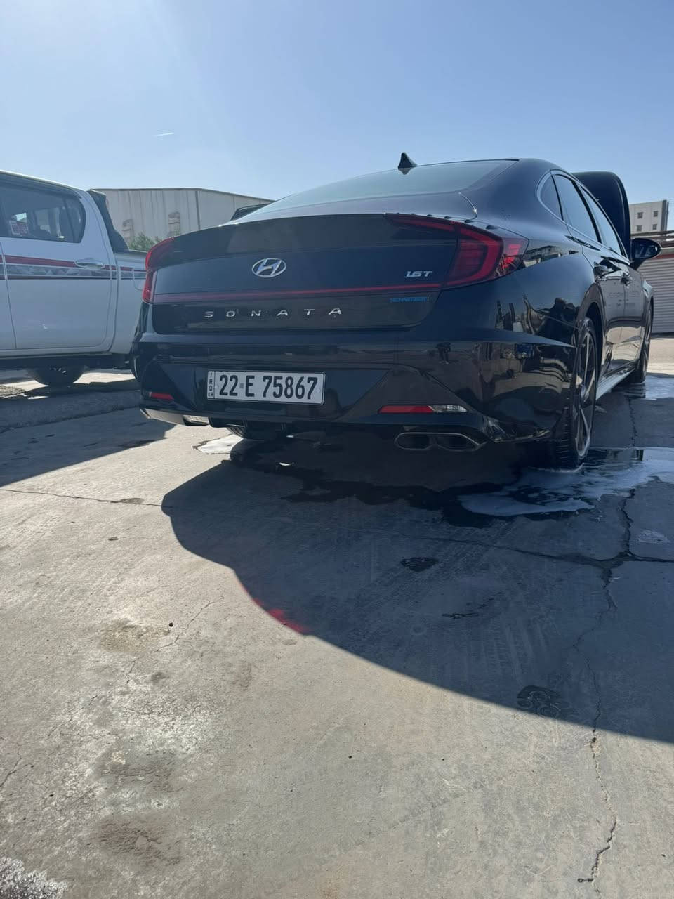 سوناتا 2021 وارد امريكي
المواصفات 
 كشنات تدفئة امامي خلفي وستيرن تدفئة 
رادار امامي وخلفي وجانبي
سقف بانوراما 
جنطة كهربائية
قطعتين تبريد
شاشة جبيرة
فول تحكمات ستيرن وكشنات كهربائية 
رقم السيارة اربيل وكالة وتحويل موجود 
الضرر ربع البنيد فقط كما موضح ب الصورة بدون شاصي وعرضانية امامية مبدلة فقط 
المكان البصرة رقم الهاتف ***********
السعر ١٧٥ والسيارة عليها غرامات ينزلن من السعر
