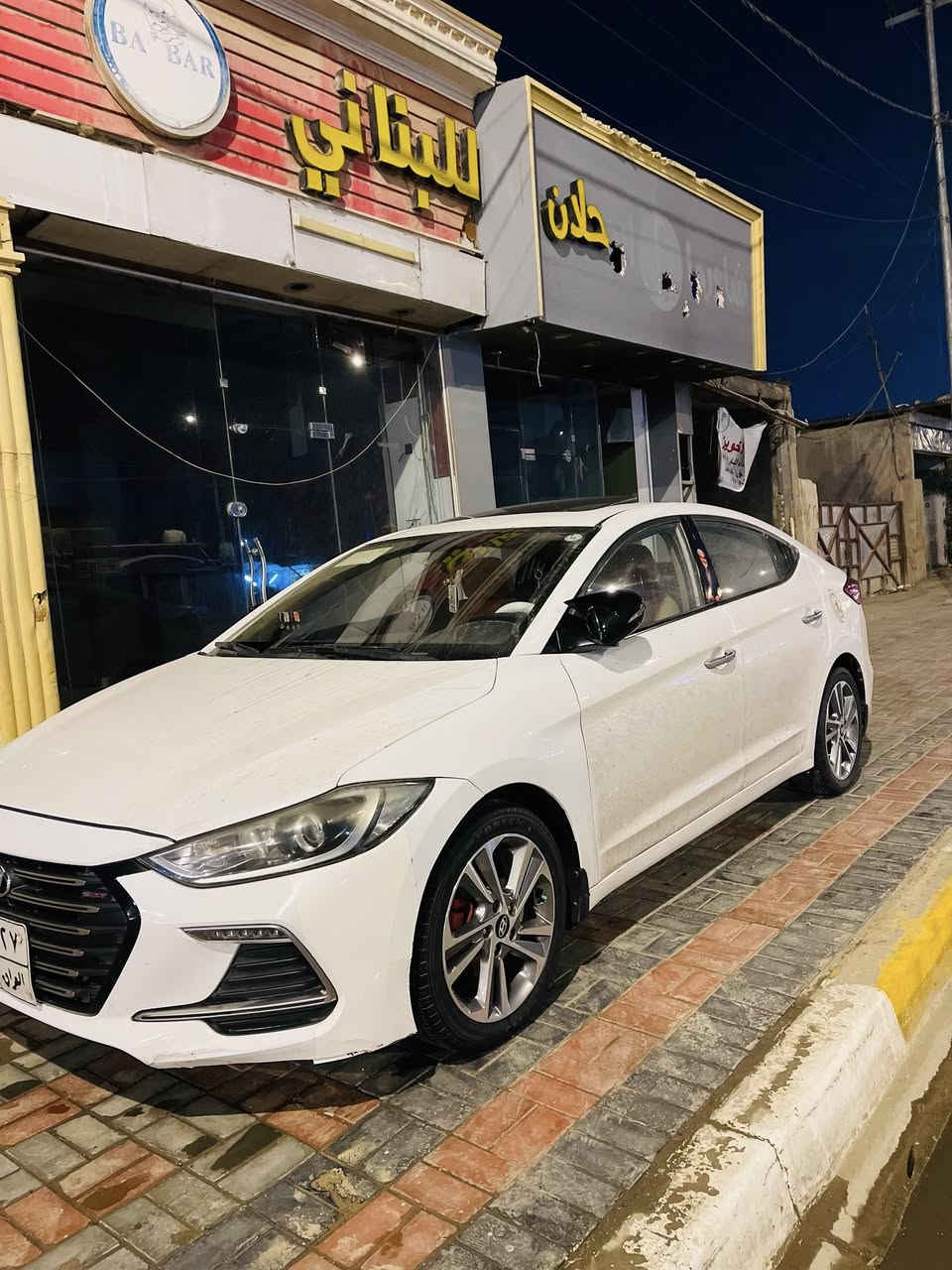 السلام عليكم اخوان الالنترا موديل 2019 سوبر كفاله من  تبدل وصبغ بيها بارد فقط الباب خلي سايق والجاملغ الامامي مابين كلش صغار السياره فول فتحه سقف بصمه تشغيل عن بعد  اشاير بالمري ويل كروم مكينه وكير وحداديه جديد مكاني كربلاء طويريج السعر 155 ورقه وبيها مجال قليل الاستفسار اكثر الاتصال ***********
