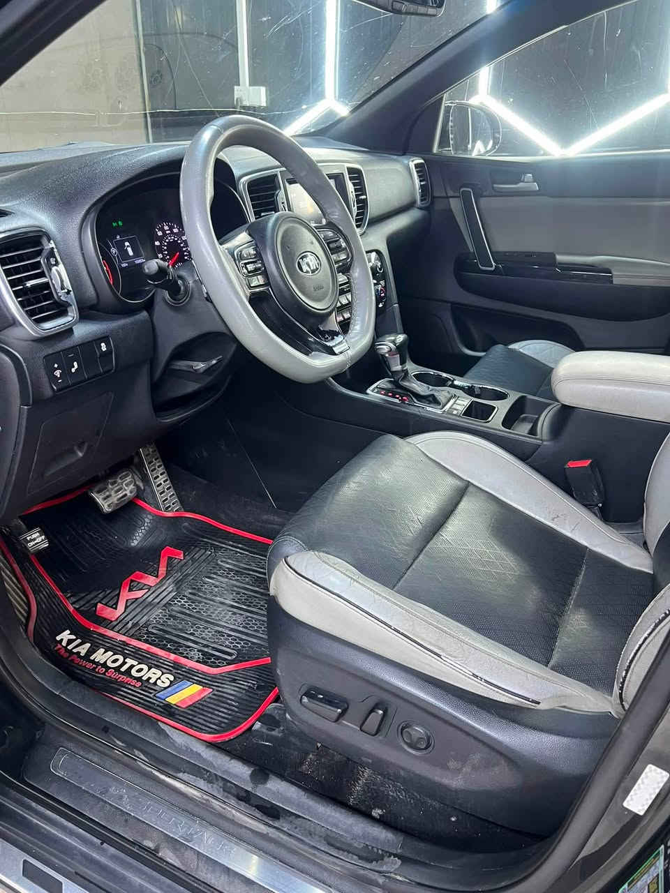 السلام عليكم 🚦🚘🚘🚦
للبيع سبورتج موديل 2018 محرك 2400 وارد امريكي فئة EX

فووول بدون فتحه فقط مري شفط واشاير بالمري ترحيب بصمات ابواب وتشغيل كشن كهرباء وكشنات هيترات واستيرن كهرباء وشفتات ستيرن كامره وحساس رادار جانبي وتحديد مسار وهوايه مواصفات حادثهه بنيد وطرف الجاملغ الامامي الايسر محرك وكير وشاصي ولغد كله كفاله بدون اي داخل بشرط الفحص  حداديه جديد وتخم تاير اي مسج بالدشبول ماكو السعر 143 وبيهه مجال الاتصال بالرقم ***********
