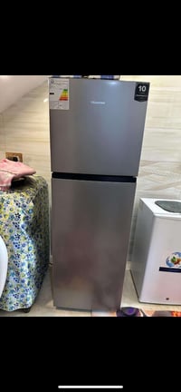 ثلاجة هايسنس جديدة استخدام نظيف للبيع الحجم 14 للاستفسار على الرقم 077...