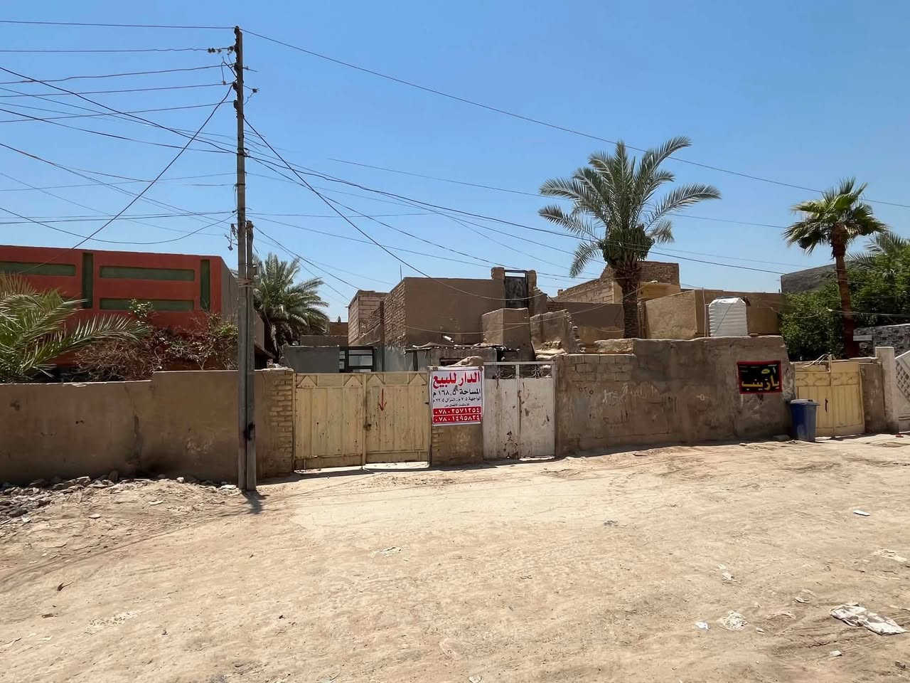 سلام عليكم مشتملات اثنين للبيع طابو صرف المكان حله المهندسين قرب مجمع الامين الطبي قريب على الشارع  المساحه الكُليه 168,5 بناء قديم يرهم ترميم او تفليش واجهة 7,5 ونزال 22,5 العقار بـ اسمي اي استفسار اتصال على الارقام 
***********
