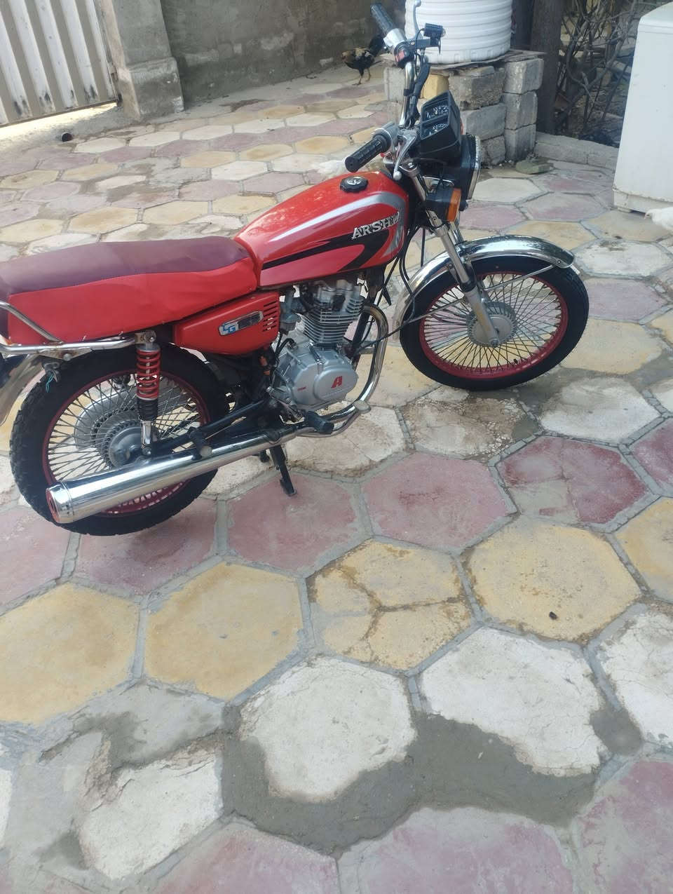 للبيع 4كير موديل 21دراجه نضيفه كلش ماعايزه شي اواق الاصليه عندي تكاتبت وي راعيه يم الدلال  مكاتبه مال دلال وهسه جهازه مغلق وماندل بيته اكاتبك مكاتبه مال دلال مكفوله من كلشي الشراي يخابرني وبي خير ويدلل مكاني كوفه حي ميسان ***********
