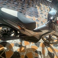 ورحمه الله وبركاته  دراجة شحن للبيع فول نظافه اخذتها قبل ٤ أشهر ما ماش...