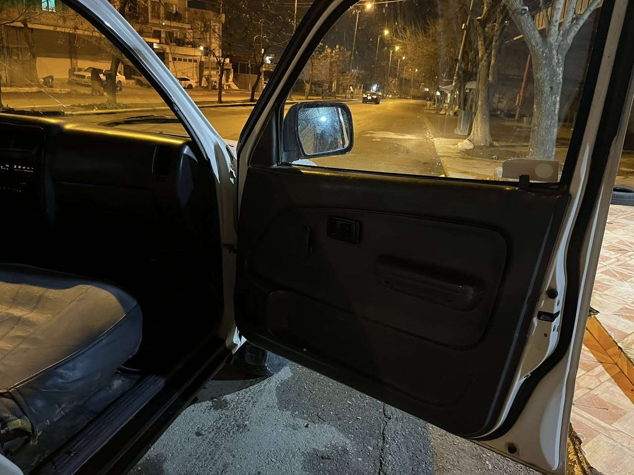 «سەرەتا بە ناوی خوا » توێتا پیکاب ٢٠٠١ ڕەقەم سلێمانی گێڕ و مەکینە بە شەرت سەنەوی تا ٢٠٣٠ تازەیە   شوێن / سلێمانی /ڕەقەم *********** ڤایبەر و وەتس ئەپی لەسەرە ڕەقمەکە
