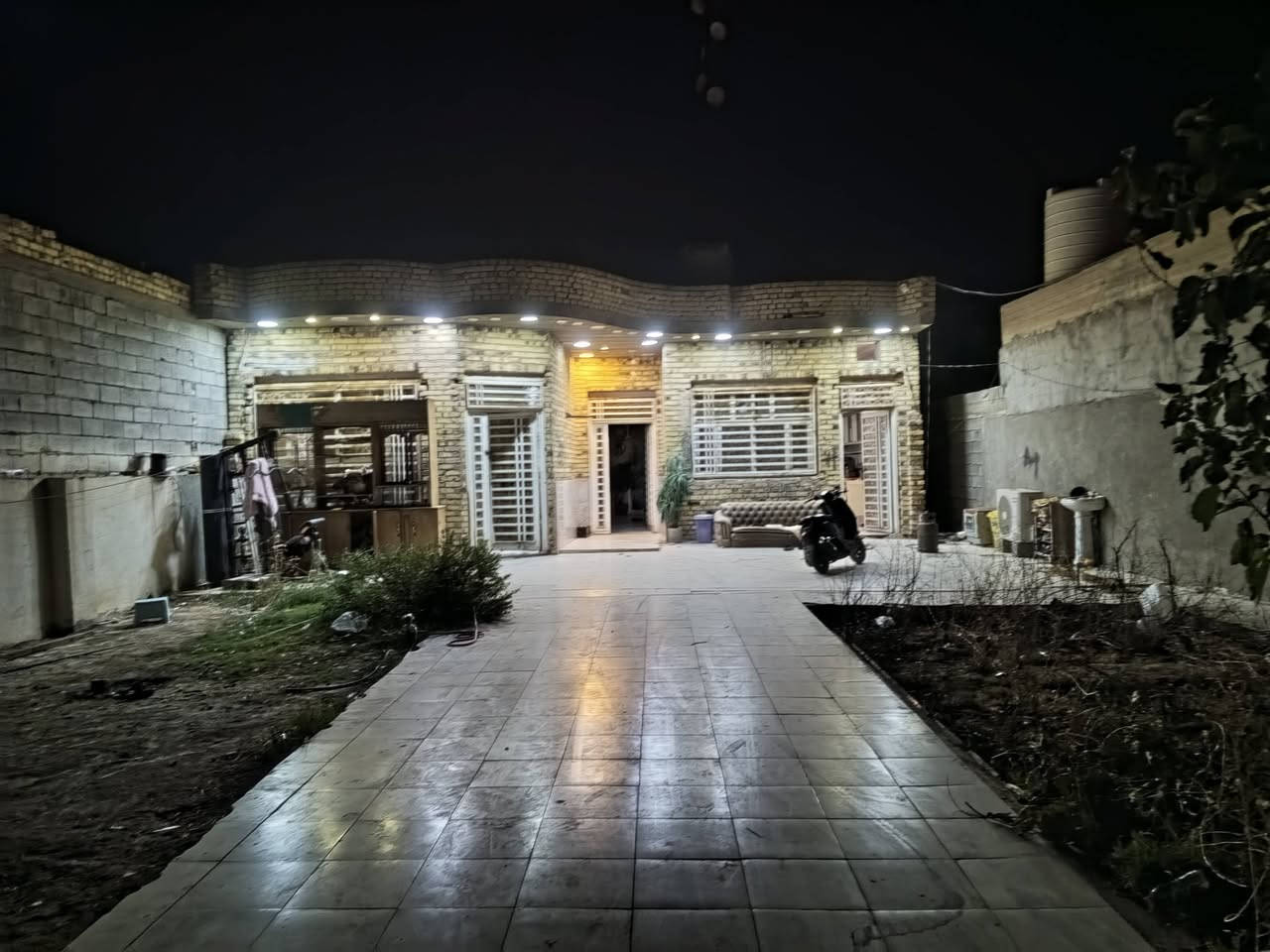 يا الله السلام عليكم بيت مساحه 600م  قرب مرقد الدافاس موقعه بطريق المرقد الرأيسي عقد 25 موجوده كافت الخدمات في المنطقه   البنأ س2020 بنأ حديث طابوك وصب كونكريت يطل بباب ع الشارع الرأيسي بحديقه مساحته 160 وباب ع الشارع الخلفي مساحت البنأ 350م ارقامي لتوصل ولأ ستفسار 

***********
***********
***********
