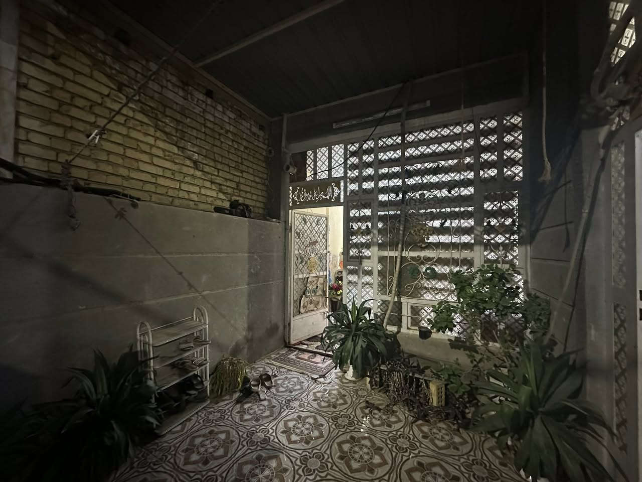 دار سكن طابو زراعي ( تجاري ) في ( حي حواس )
وجه على ( شارع ٣٠ السايدين مباشر )

مساحة ١٤٠ م / وجه ١٢ م - نزال ١٢ م 
( كل الخدمات متوفرة ) - ماء - كهرباء - مجاري 
تبليط - انارة - أرصفة / ( علي من الشارع )
( بناء ) - بلوك -سقف عكادة - غرفة نوم واحدة
( لبيت كلة سيراميك )

( مكان تجاري + سكني مميز ) 

للاستفسار مراجعة مكتب غازي للعقار   
واسط - الزبيدية - قرب أفران المائدة  *********** 
***********
