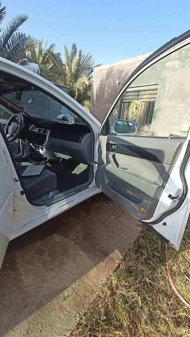 سلام عليكم عندي اوبترا 2011 بيع او مراوس حسب القناعه سياره حلوه ونضيفه محرك وكير خير  من الله تبريد شغال باتري تايرات جديده السياره بيها قطعه نص صبغ مقفوله من التبديل من والضربه وسعر السياره 75 بيها مجال السياره رقم كربلاء باسم واحد عرف ومضمون مكان سياره كربلاء طويريج ناحيه الخيرات رقم الهاتف *********** وبالعافيه علي اخذها
