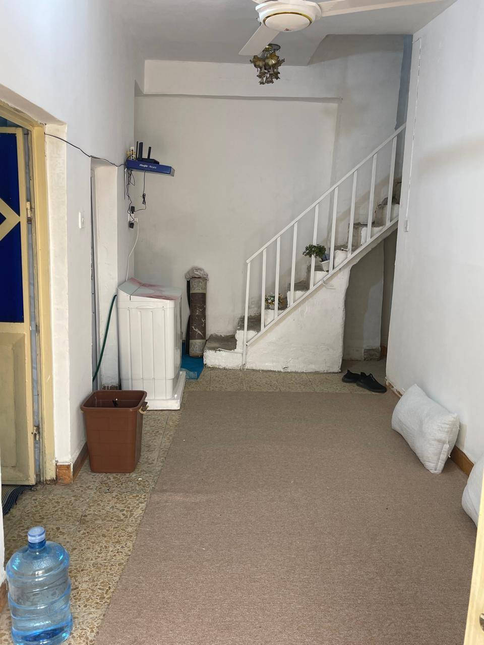 ياالله مكتب الجبوري للعقار بلخدمه ***********
دااار للللبيع مساحه 58متر طابقين شارع العسكري قرب مستشفى الفرات الاوسط قرب مسجد السهله السعر 95مع المجال وات ساب بلخدمه ***********
