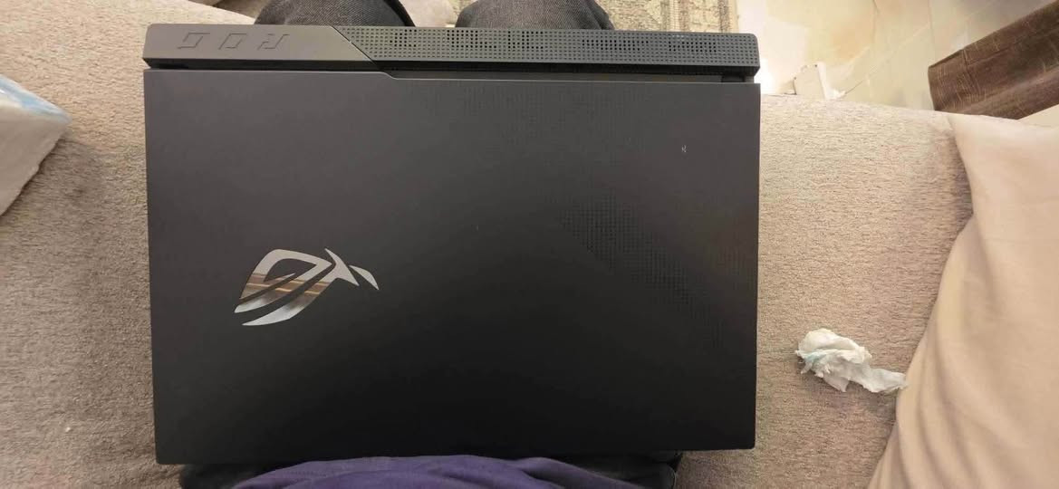 🔥 للبيع ASUS ROG Strix SCAR 17 🔥

إذا تبحث عن لابتوب احترافي يجمع بين القوة، السرعة، وجودة التصنيع، فهذا الجهاز يعتبر من أفضل الخيارات بفئته.

💻 المواصفات:
✅ Intel Core i7-12700H (الجيل 12)
✅ NVIDIA GeForce RTX 3060 6GB (140W)
✅ 16GB DDR5 4800MHz
✅ 1TB NVMe Gen4 SSD
✅ شاشة 17.3 إنج WQHD (2560×1440) بدقة 2K
✅ معدل تحديث 240Hz
✅ تغطية ألوان 100% DCI-P3 و100% sRGB
✅ لوحة مفاتيح RGB لكل زر (Per-Key RGB)
✅ Wi-Fi 6E
✅ نظام تبريد احترافي بتقنية Liquid Metal
✅ يدعم تشغيل شاشات خارجية بدقة 4K

⚡ مناسب للمونتاج، التصميم، البرمجة، الهندسة، الأمن السيبراني، تشغيل البرامج الثقيلة، والذكاء الاصطناعي، مع أداء ثابت حتى تحت الضغط بفضل نظام التبريد المتطور.

✨ شاشة عالية الجودة بألوان دقيقة وسلاسة ممتازة، هيكل قوي، وأداء احترافي يجعل الجهاز خياراً ممتازاً للاستخدام طويل الأمد.

📦 الجهاز نظيف جداً وجاهز للاستخدام وتجي تجرب قبل لا تشتري والجهاز خدش مبيه وحتى كارتونها وياها 

للبيع او المرواس ويه لينوفو LOQ 
***********
