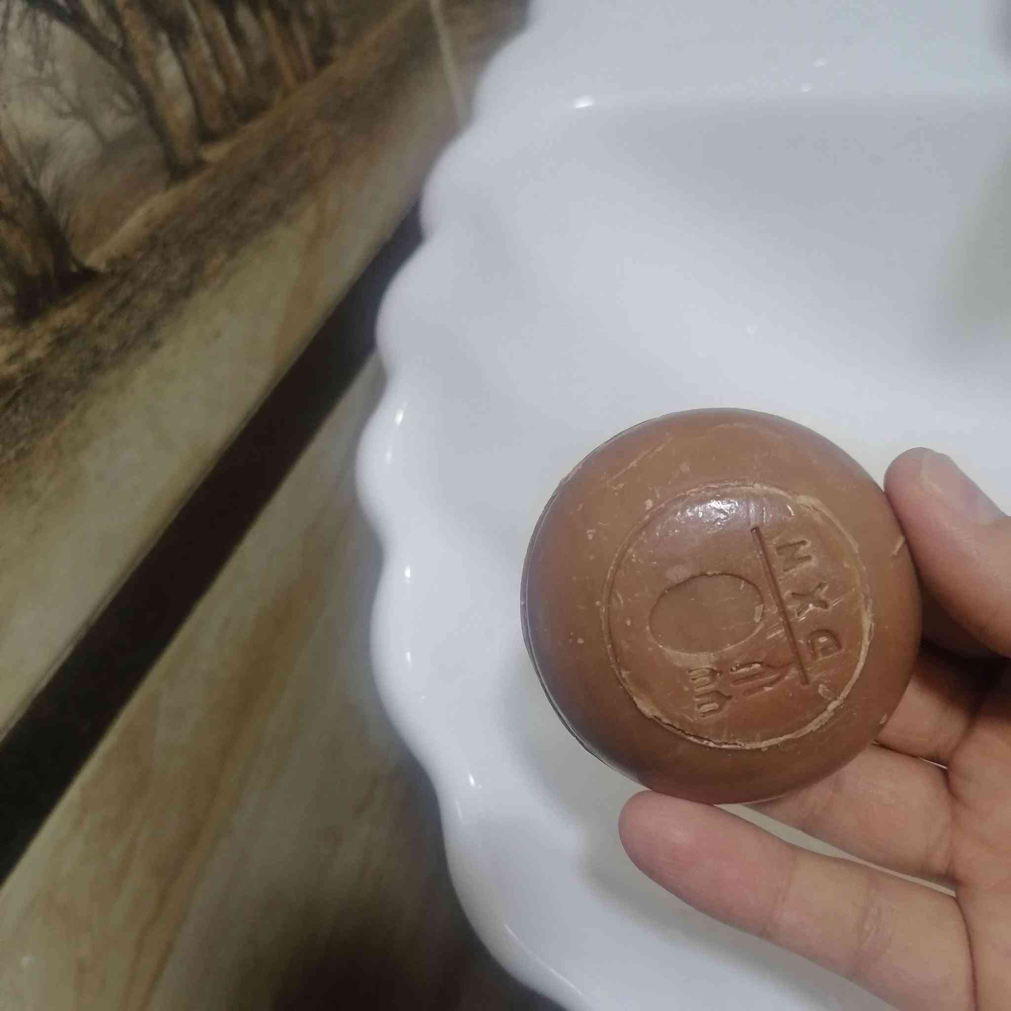 *دقيقتين رواق باليوم ❤️* 
 
 هاي رغوة صابونة جانوزي. 
 انا احبها لان تنظف الوجه زين بس بدون ما تشده وتنشفه مثل باقي الصوابين. 
 
 بيها فطر جانوديرما اللي يساعد على تهدئة البشرة. 

 جربوها وارجعولي كولولي شرايكم 😊 
 *#روتيني_جانوزي #عناية_طبيعية*


**إذا كنت صاحب هذا الإعلان وتريد حذفه لأي سبب، رجاءا أرسل رسالة إلى الدعم الفني**