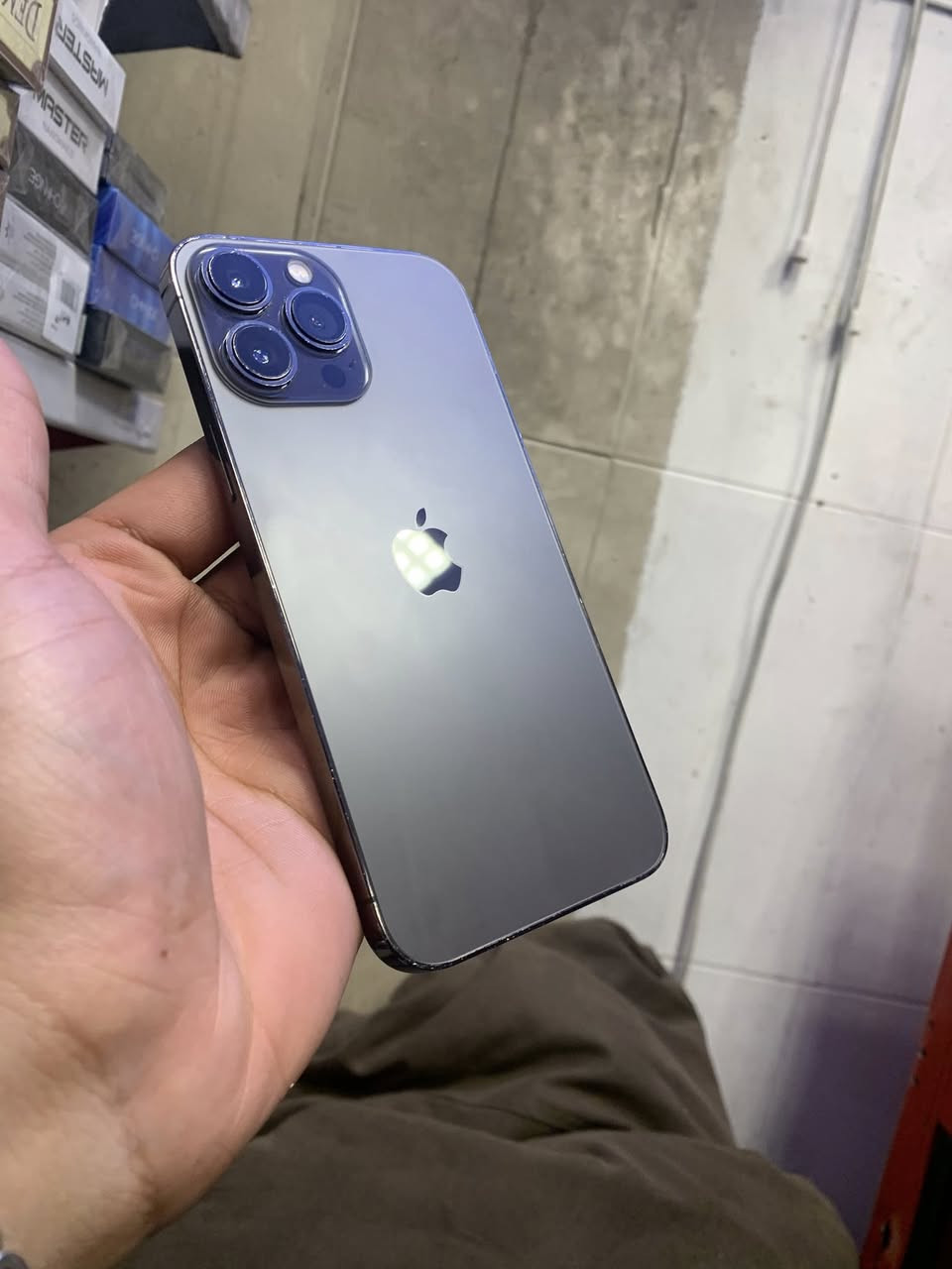 آيفون 13bro max
بطاريه 87
ذاكره 256
الجهاز نضيف فقط بصمه الوجه وكفت بلتحديث يرهم بيع ومراوس 
العنوان بغداد حي اور ***********
