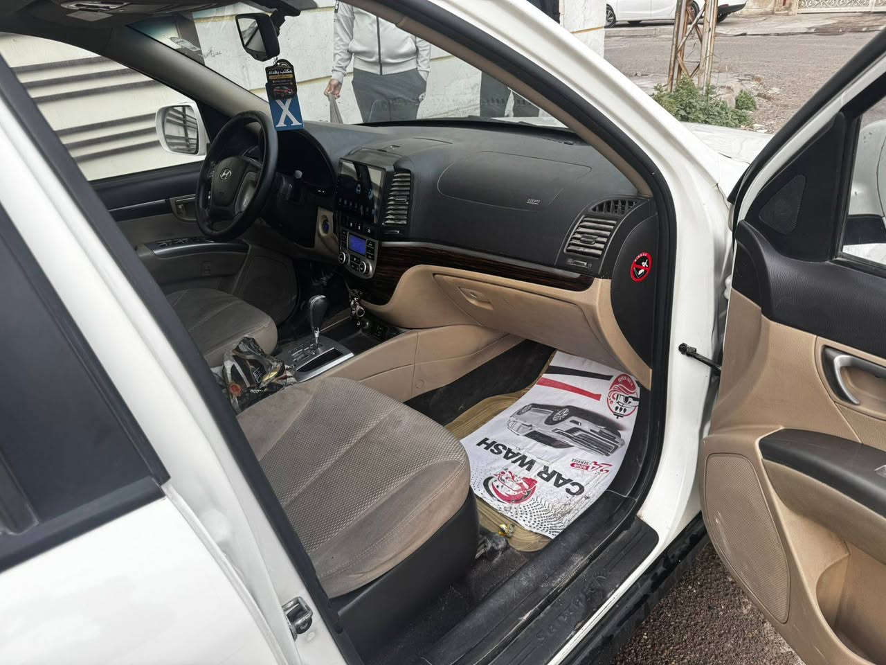 السلام عليكم للبيع سنتافي 2011 بيهة طخه بالجاملغ الايسر ومصلحه عالبارد كد شبرين سيارة نظيفه ماشيه 140 الف حقيقي مكينة 3600 ستة سلندر السعر 145 المكان بغداد حي اور للاستفسار ***********
