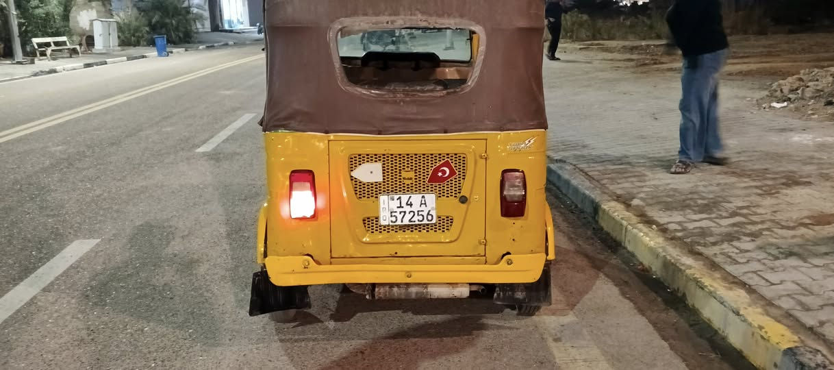 سلام عليكم شباب تكتك موديل 21 رقم وسنويه بسمي تكتك مكينه مفتوحه مكاني بصره كرمه على رقم  *********** سعر 6 وبيه مجال
