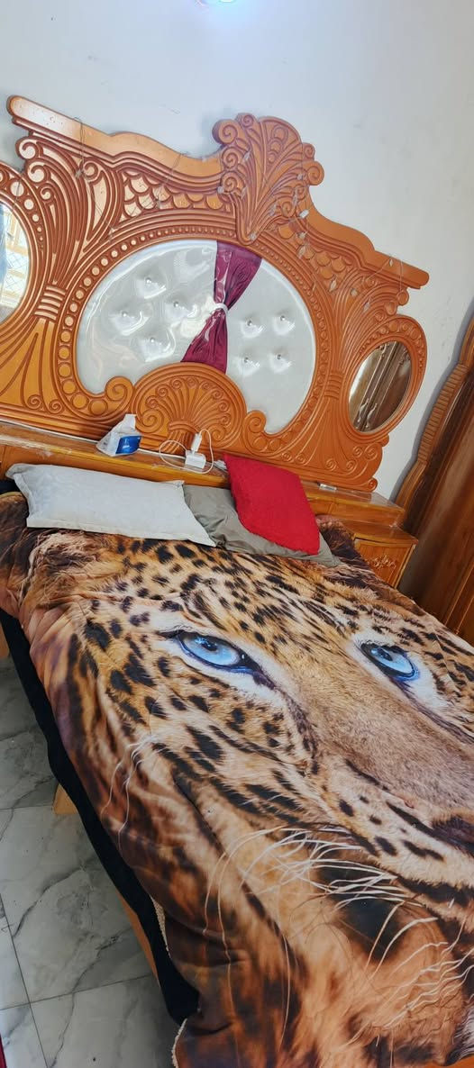 سلام عليكم غرفه نوم صاج فرعوني كلش حلوه استعمال شهرين بعده جديده سعر 1650وبيه مجال مكاني الانبار فلوجة رقم الاتصال *********** بواتساب
