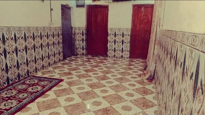 السلام عليكم يوجد بيت للبيع المساحة 408م المكان صوب بني ركاب قرية سيد مناحي متوفر كافة الخدمات ماء كهرباء شارع تبليط الاستفسار ***********

