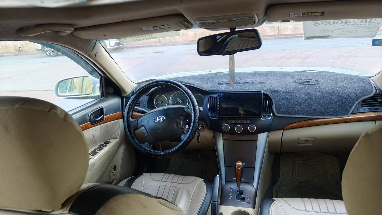 سوناتا أمريكي
▪️ الموديل: 2009
▪️ رقم: بغداد / باسمي 
▪️ السنوية: 2029
▪️ المحرك: 3300  (6 سلندر)
▪️ المواصفات: فول مواصفات
التجهيزات:
✔️ فتحة سقف
✔️ كشن كهرباء
✔️ شاشة + كاميرا خلفية
✔️ تحكم بالستيرن
✔️ حساسات خلفية
▪️ الحالة:
القير والمحرك مكفولات
قطعة واحدة صبغ (جاملغ النفر)
شوي من السيارة بيها كرت 
💰 السعر: 125 بيها مجال للشراي
📍 مكان السيارة: الموصل – سهل نينوى
📞 للتواصل: ***********
