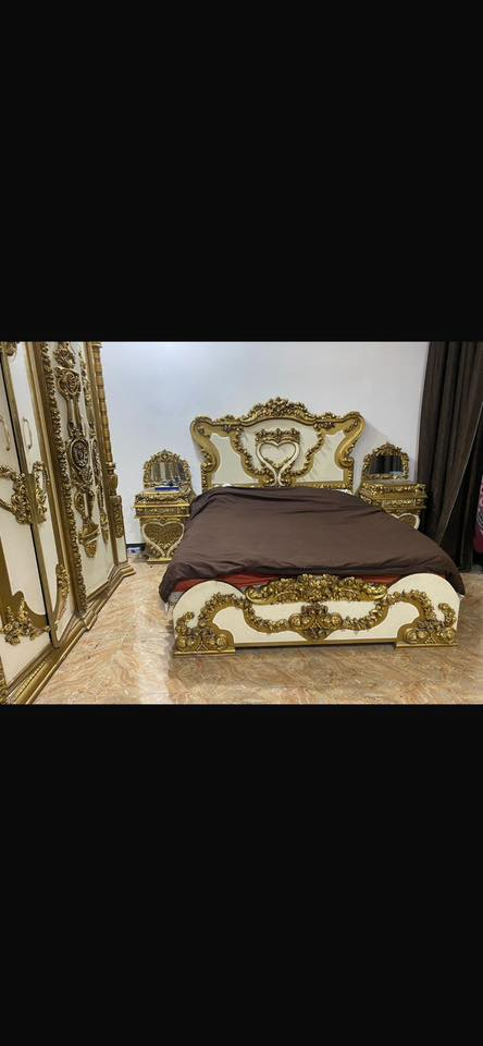 غرفه كلش ضخمه بلحقيقه اخذته 30 ورقه وهسه اريد ابيعها 9 اوراق مابيها اي كسر  الصور ضالمتها الله شاهد كلش ضخمه ***********
