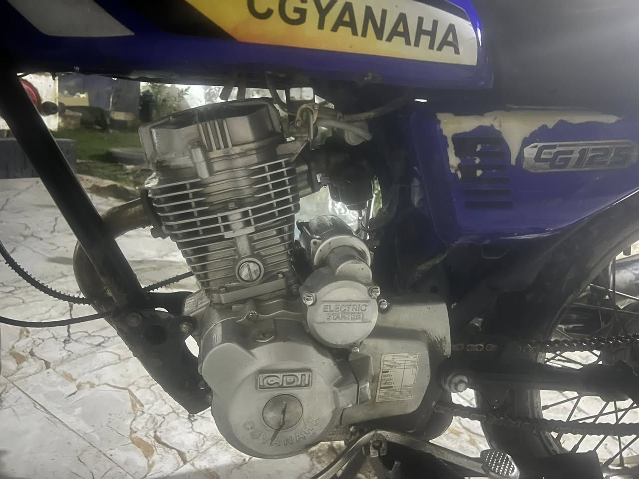 سلام عليكم ، ماطور موديل ٢٠١٧ كامل مكمل
صلنصه جعره صوت عالي 
شلعه ومعدل 
كله شغال سلف مرات يشتغل ومرات ما يشغله 
لايت كامل شغال 
محركه نضيف 
ملاحضه : التأنكي بي زرف بسيط 
السعر٣٠٠ وبي مجال حك الجيه للتواصل خاص او *********** دكو عل رقم هم
