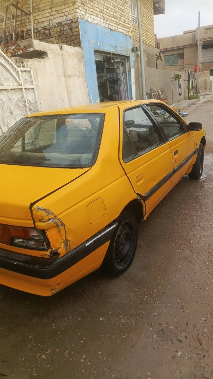 سيارة للبيع بيجو، بيه ضربه بجنطه وسنويه ساقطه مكينه اوتاماتيك ، ماعليها غرامات 
 رقم *********** سعر 15 بي مجال
