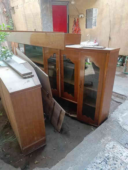 معرض للبيع كامل قطعتين نضيف وتوجد أيضا جربايه نفرين ومكتبه للبيع السعر 100 الف وبيهن مجال ‏‪***********‬‏
