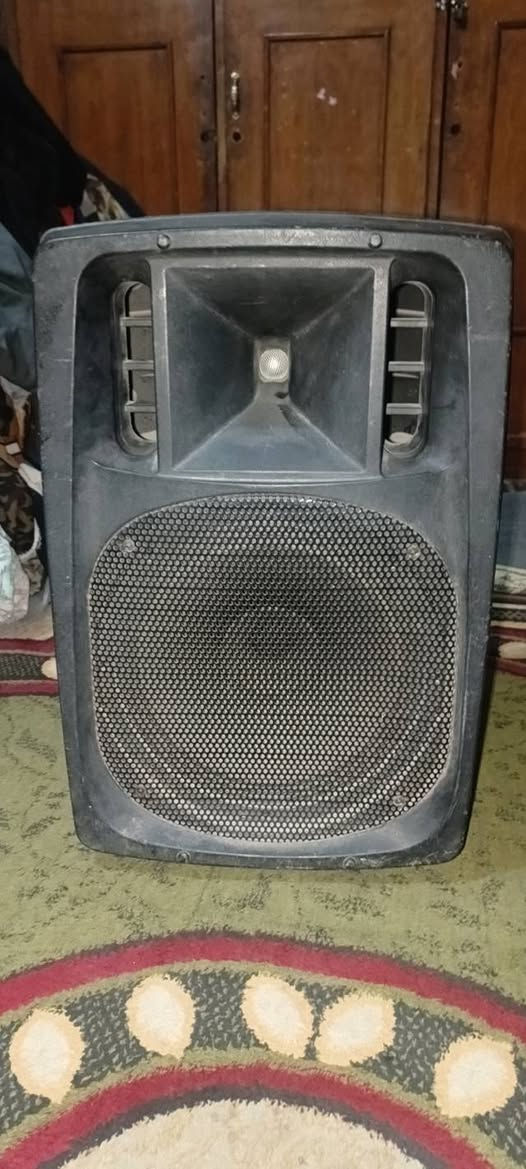 سلام عليكم سماعات  البيع دبدوب 6نضاف مامصلحات السعر سبعميه 50 رقمي  ***********
