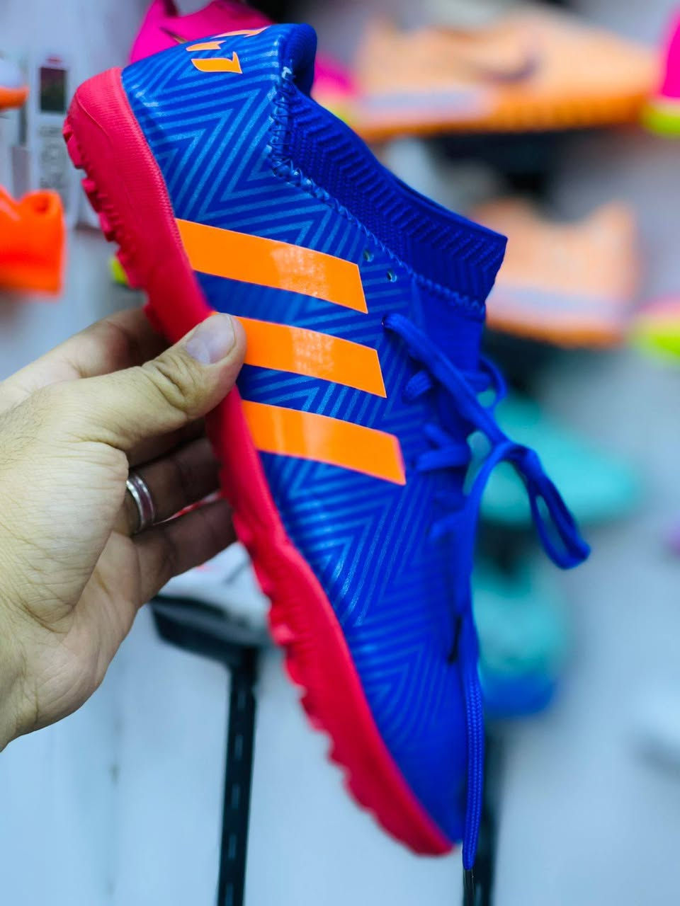 #اثير_للاحذيه_الاوربيه_باله_الجديد
عرض خاص لمده 3 ايام فقط 
لابجين مسي  درجه اولى  سعر 14 الف
لابجين F50  فيتنامي اصلي اديداس  سعر 16 الف 
لابجين اديداس محبب درجه اولى  فيتنامي  سعر 16 الف 
لابجين ريكي  سعر قطعه  13 الف   قطعتين 25 
لابجينات نايك  سعر قطعه  5 الف فقط 
موجود كافه الالوان والقياسات 
ادريس  شورت وبدي ريال مدريد شركه اديداس سعر 9 الف 
طوبات دوري ابطال  خياط باكستاني سعر 12 الف
العنوان / حبانيه سيسي سوق العصري مجاور قاعه البوريشه
هـ/ ***********
