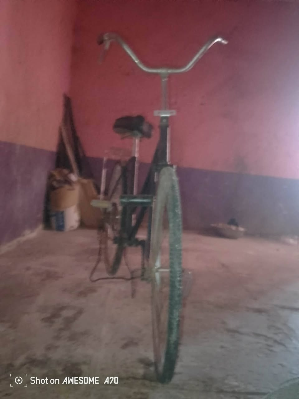 ليكم بايسكل للبيع حجم 26 بايسكل جاهز كل شي ما بيه سعر 40 الف بيه مجال مكان ديوانيه//************
